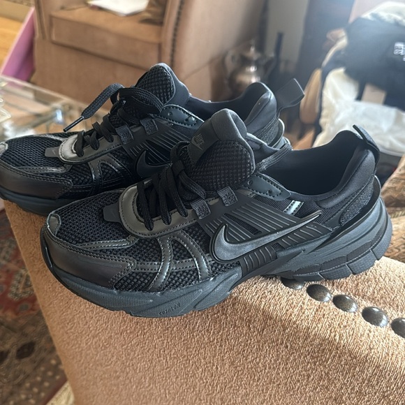 Nike trainers V2K Running shoes all black super stylish - Picture 3 of 5